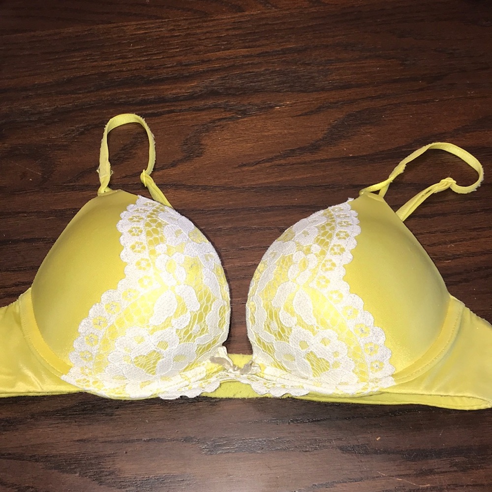 Victoria’s Secret bombshell push up bra